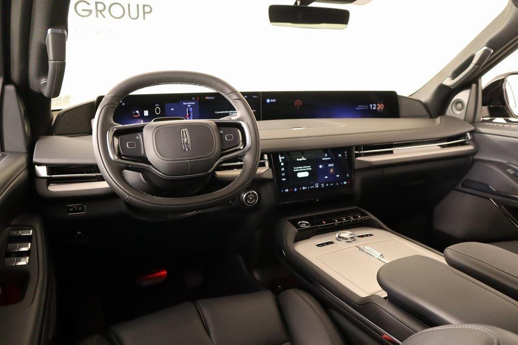 new 2025 Lincoln Navigator car, priced at $104,822