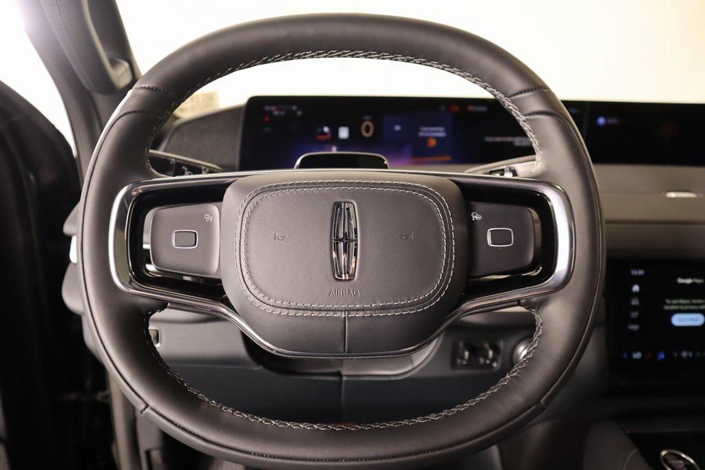 new 2025 Lincoln Navigator car, priced at $104,822