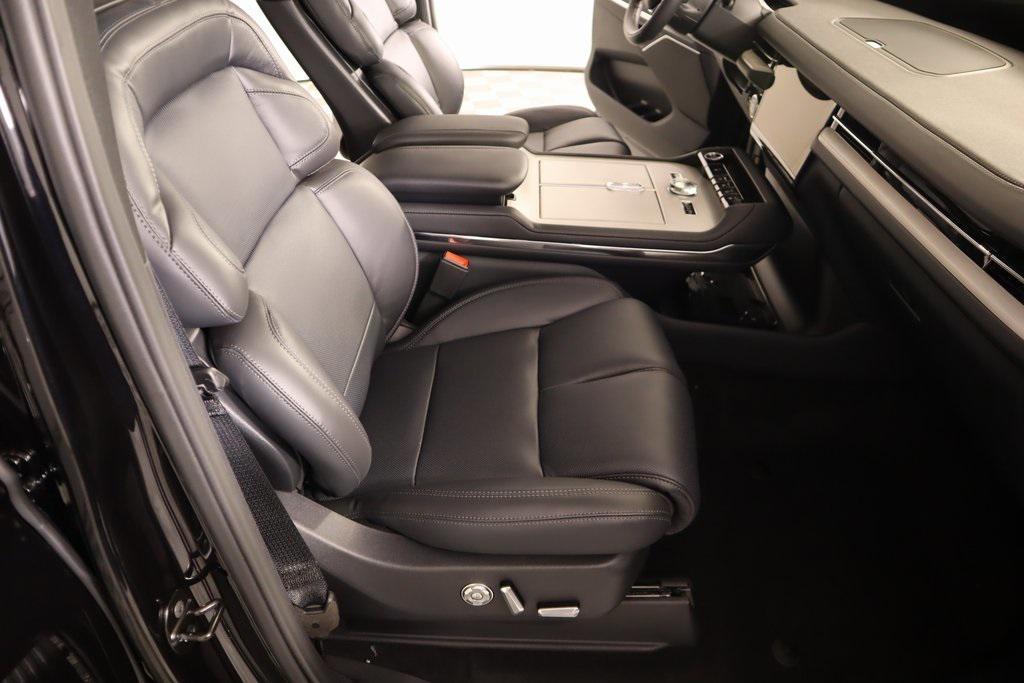 new 2025 Lincoln Navigator car, priced at $104,822