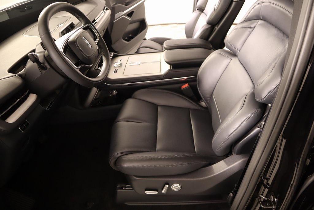 new 2025 Lincoln Navigator car, priced at $104,822