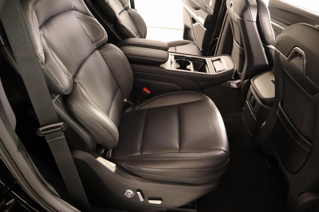 new 2025 Lincoln Navigator car, priced at $104,822