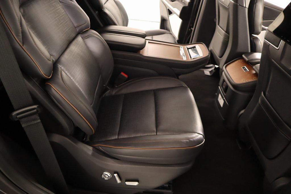 new 2025 Lincoln Navigator car, priced at $121,590