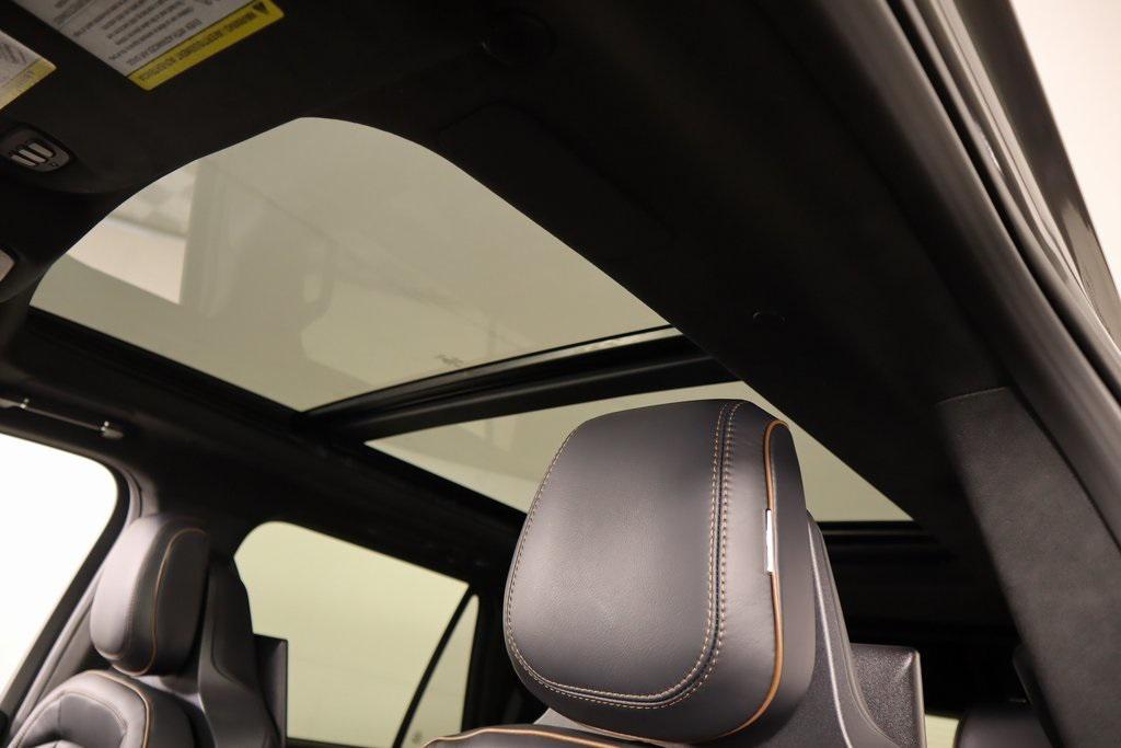 new 2025 Lincoln Navigator car, priced at $121,590