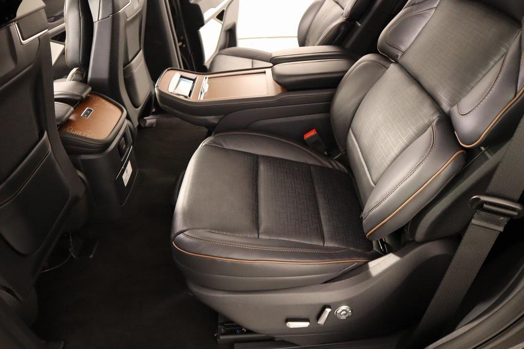 new 2025 Lincoln Navigator car, priced at $121,590