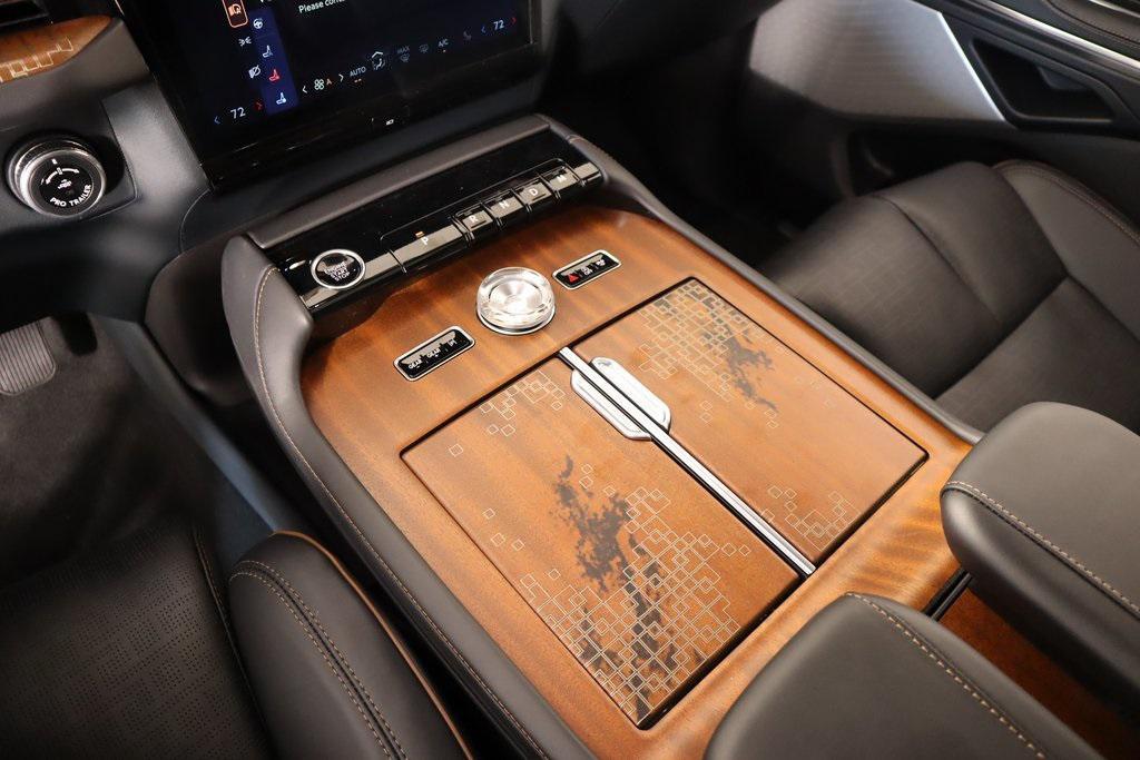 new 2025 Lincoln Navigator car, priced at $121,590