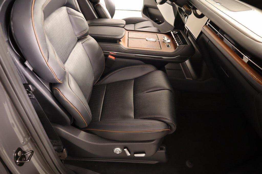 new 2025 Lincoln Navigator car, priced at $121,590