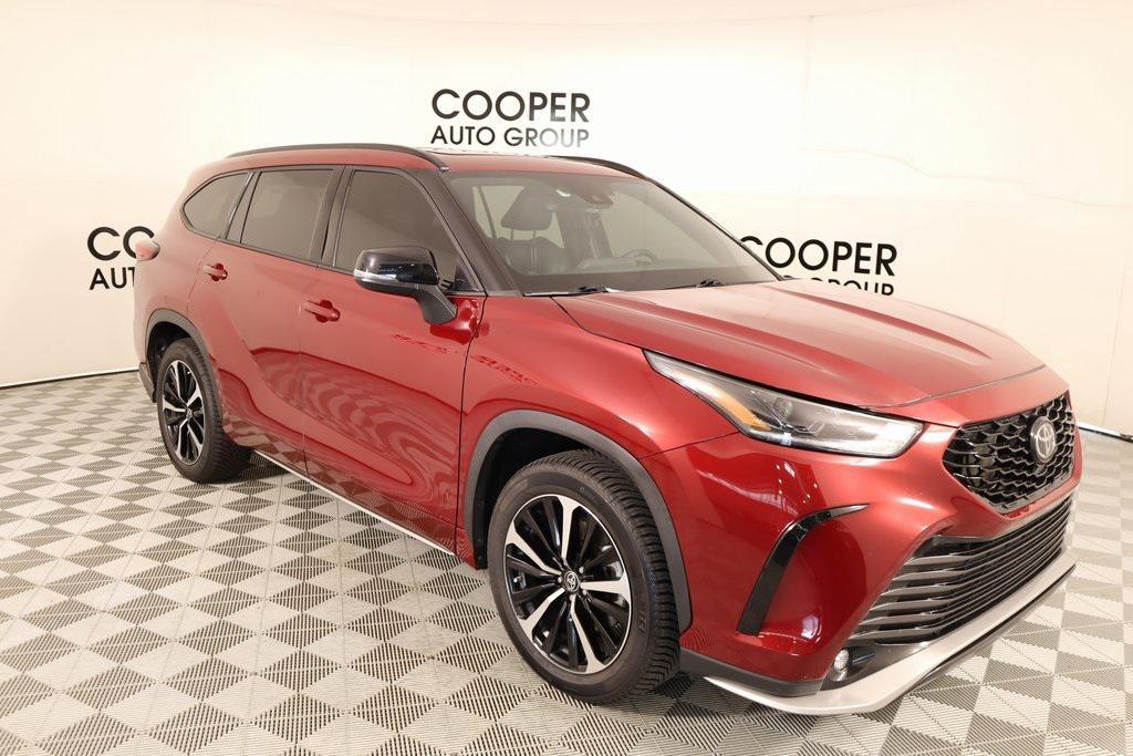 used 2022 Toyota Highlander car, priced at $35,989