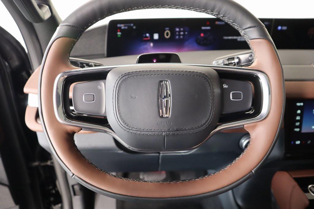 new 2025 Lincoln Navigator car, priced at $95,266