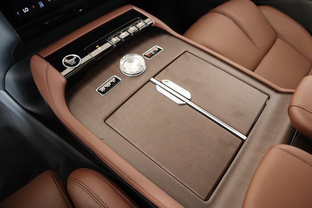 new 2025 Lincoln Navigator car, priced at $95,266