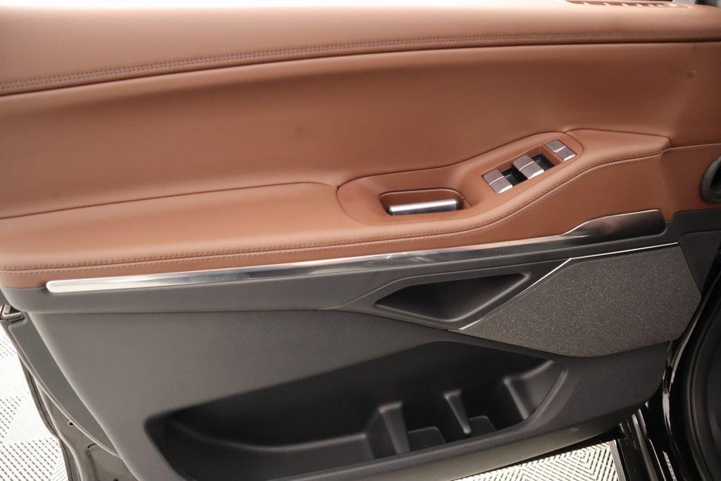 new 2025 Lincoln Navigator car, priced at $95,266