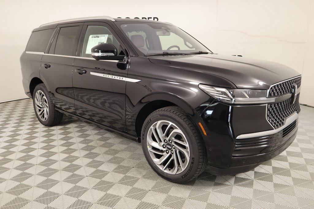 new 2025 Lincoln Navigator car, priced at $95,266