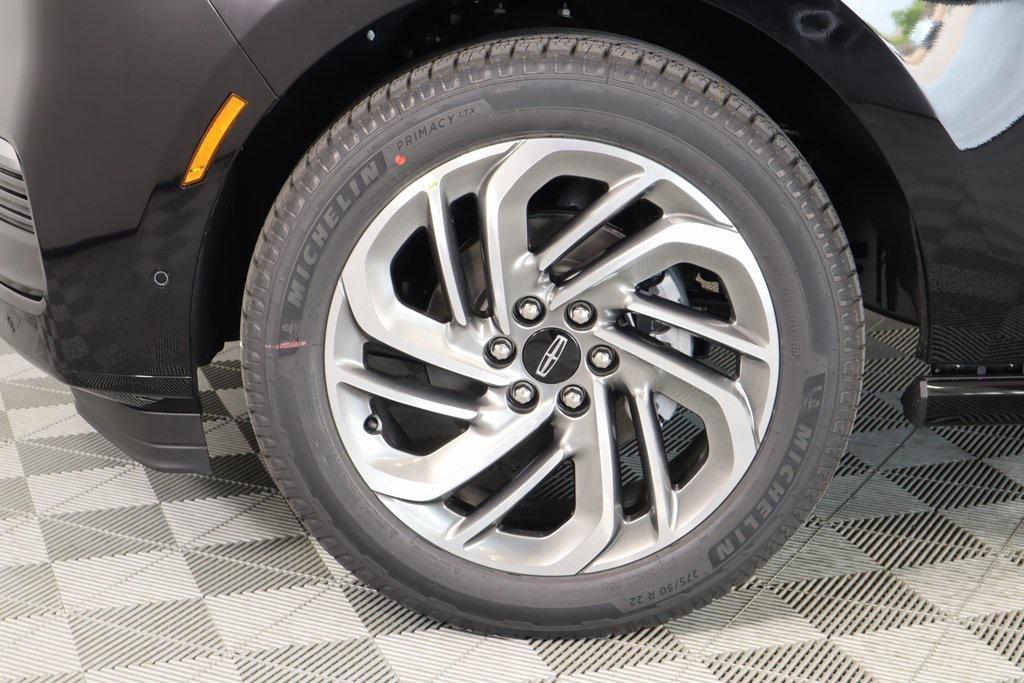 new 2025 Lincoln Navigator car, priced at $95,266