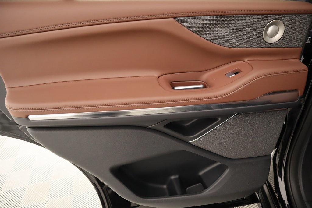 new 2025 Lincoln Navigator car, priced at $95,266