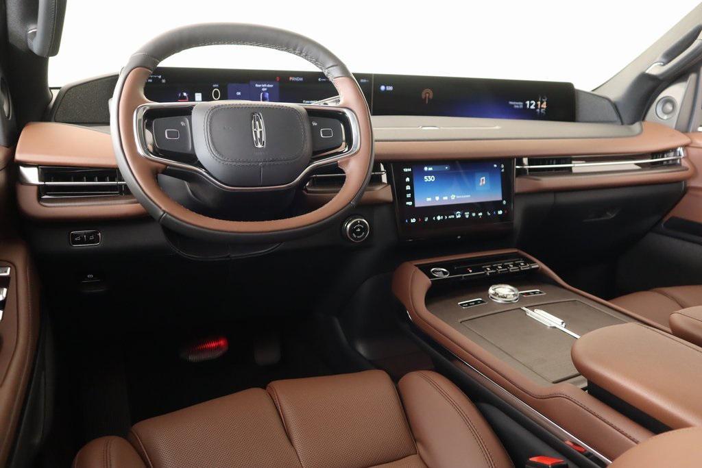 new 2025 Lincoln Navigator car, priced at $95,266