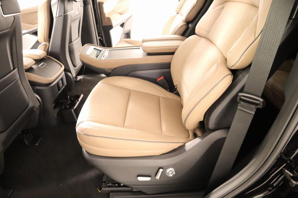new 2025 Lincoln Navigator car, priced at $119,360