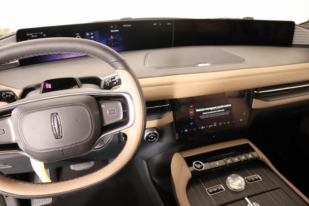 new 2025 Lincoln Navigator car, priced at $119,360