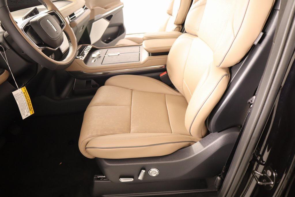 new 2025 Lincoln Navigator car, priced at $119,360
