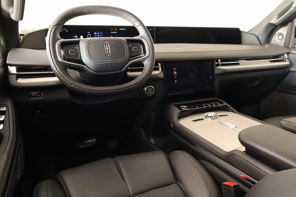 new 2025 Lincoln Navigator car, priced at $102,182