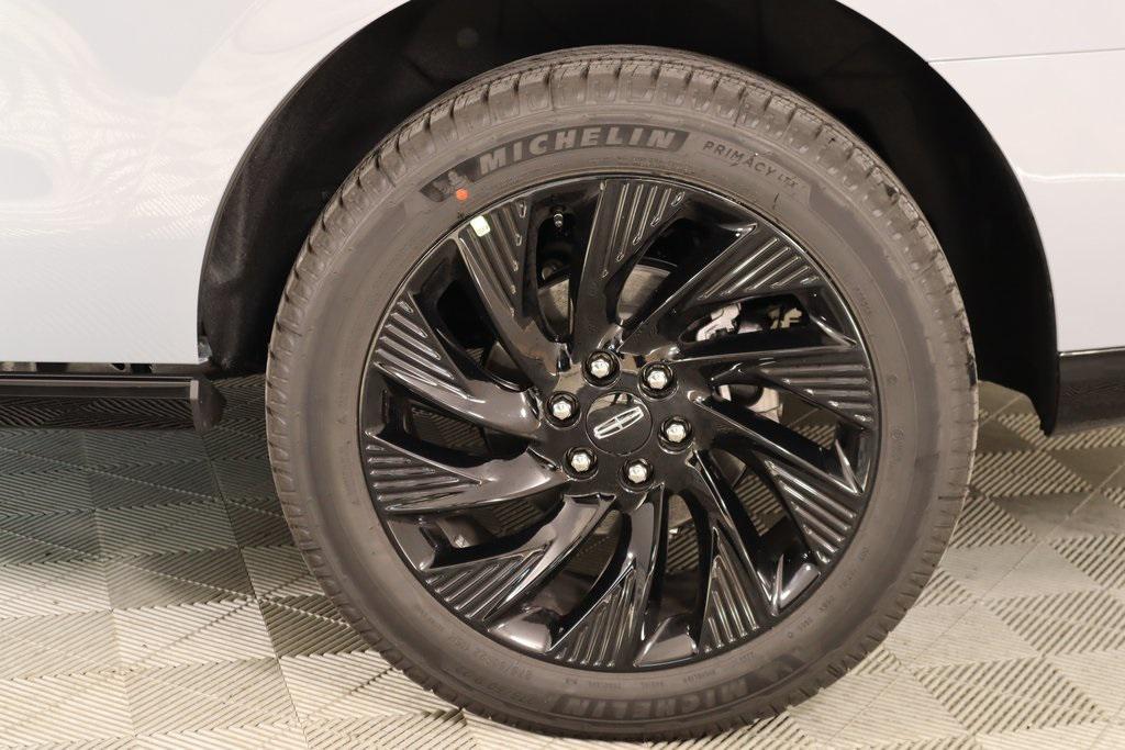 new 2025 Lincoln Navigator car, priced at $102,182