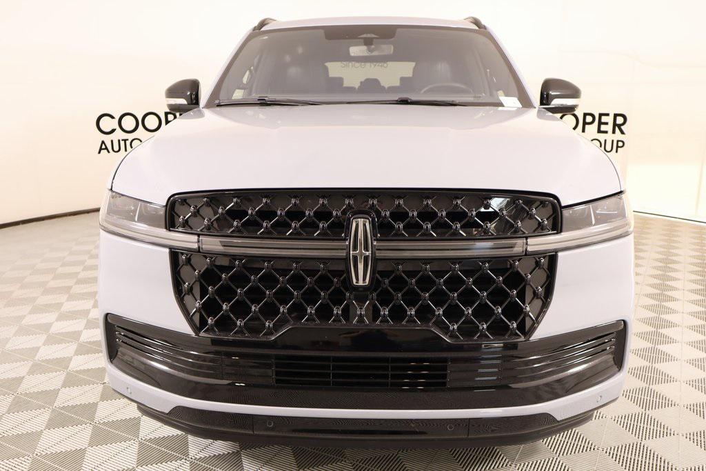 new 2025 Lincoln Navigator car, priced at $102,182
