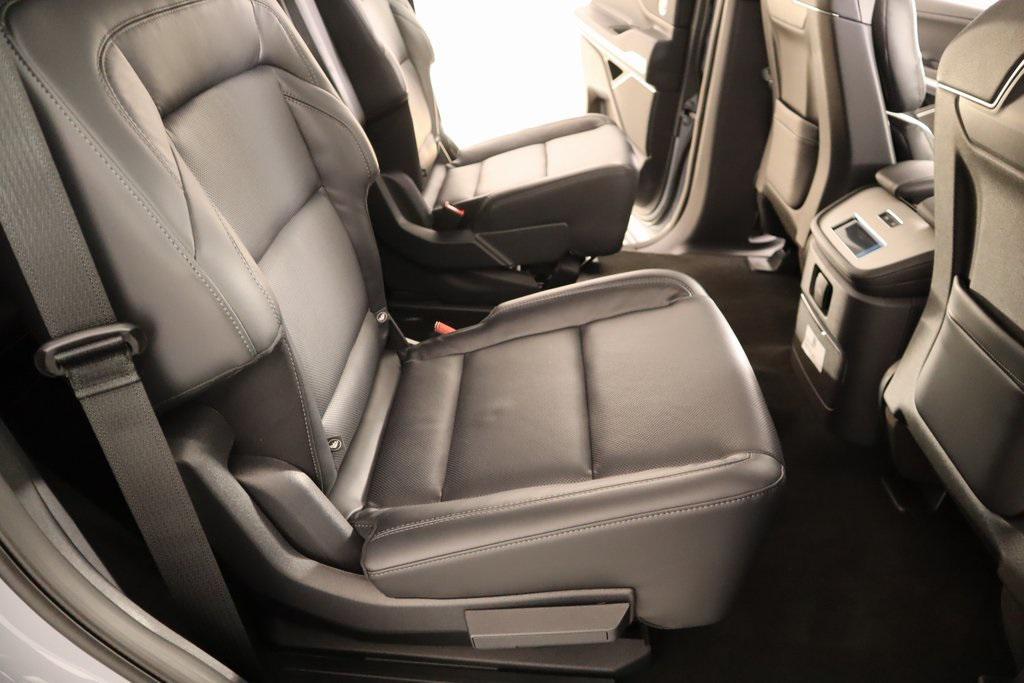 new 2025 Lincoln Navigator car, priced at $102,182