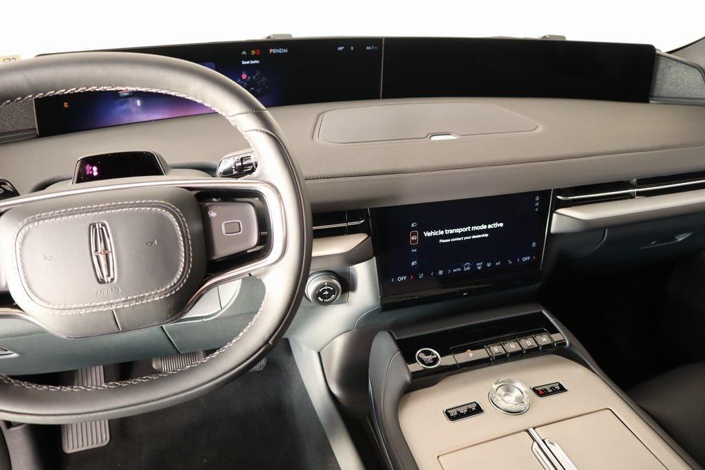 new 2025 Lincoln Navigator car, priced at $102,182
