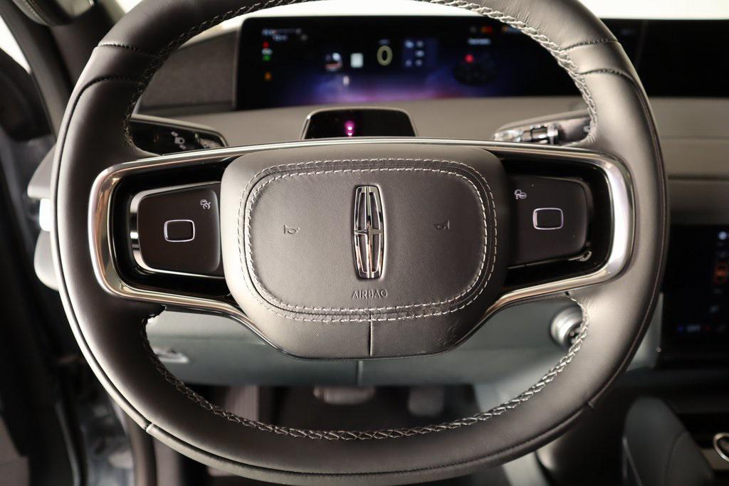 new 2025 Lincoln Navigator car, priced at $102,182