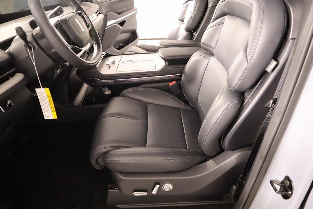 new 2025 Lincoln Navigator car, priced at $105,778