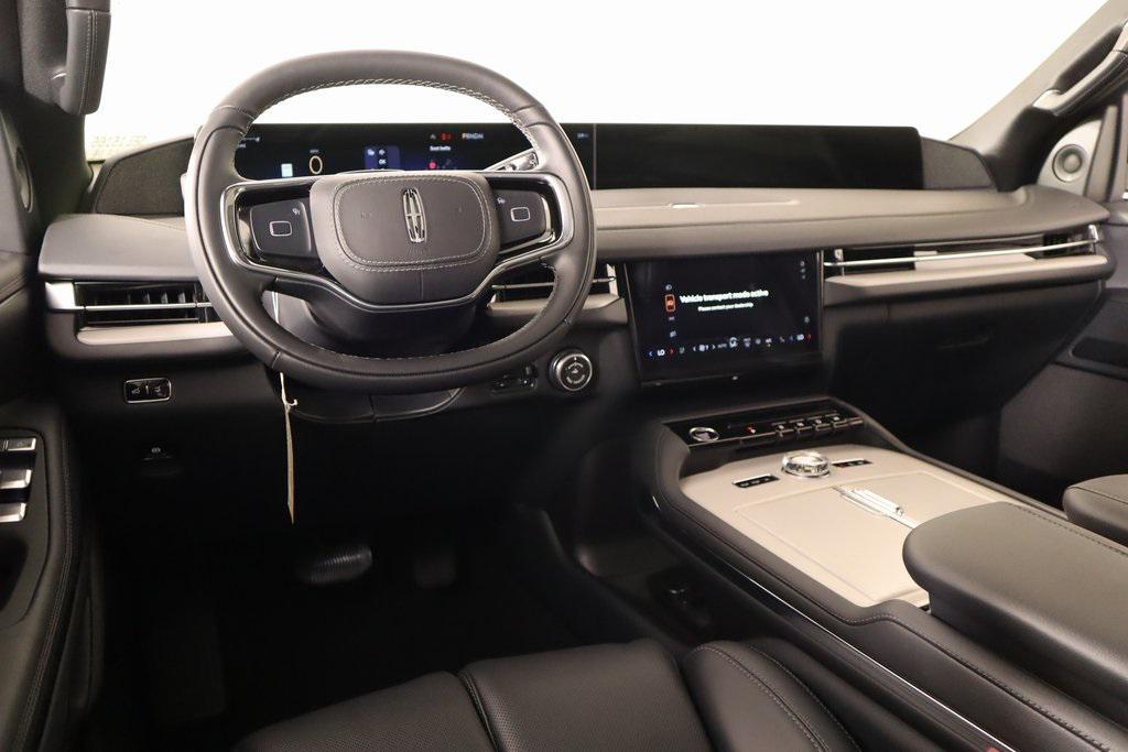 new 2025 Lincoln Navigator car, priced at $105,778