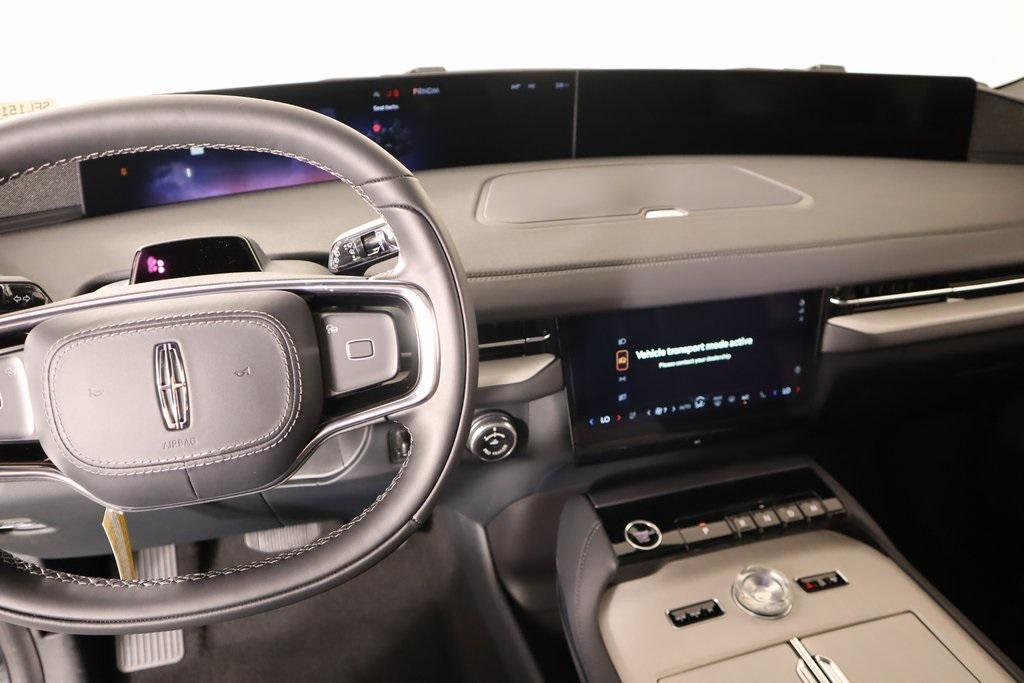 new 2025 Lincoln Navigator car, priced at $105,778