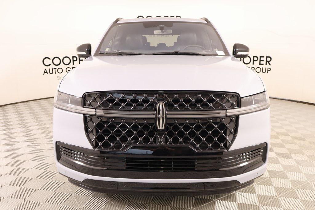 new 2025 Lincoln Navigator car, priced at $105,778