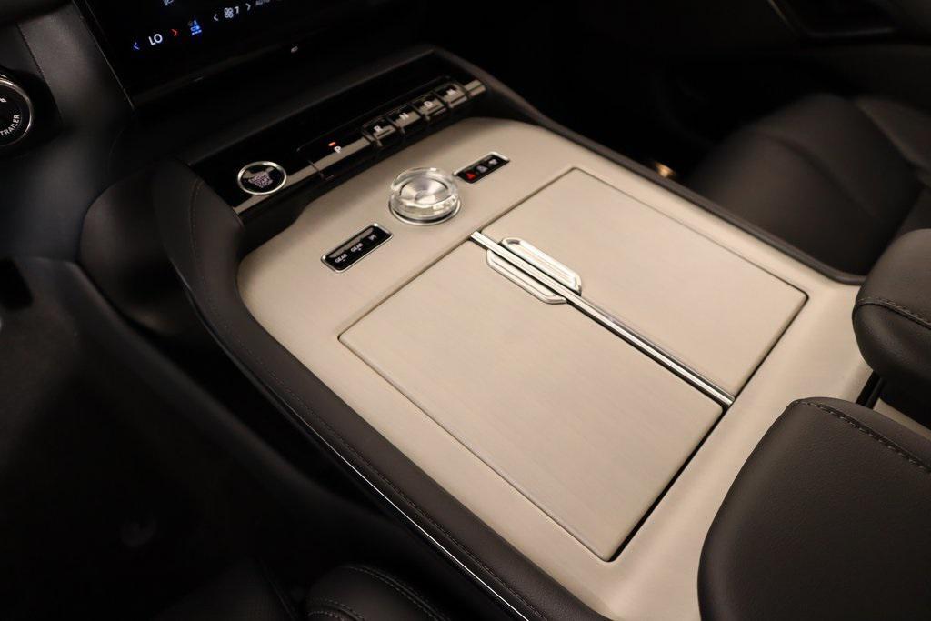 new 2025 Lincoln Navigator car, priced at $105,778