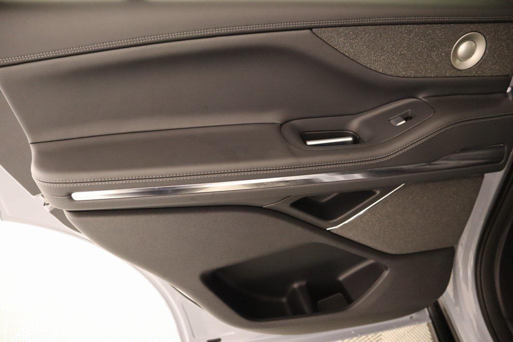 new 2025 Lincoln Navigator car, priced at $105,778