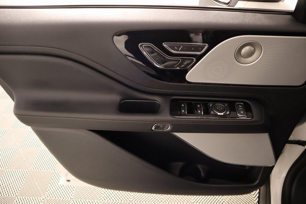 new 2025 Lincoln Aviator car, priced at $81,254