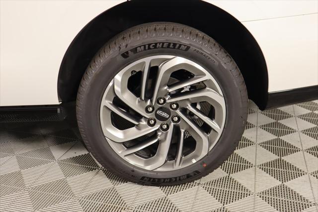 new 2025 Lincoln Navigator car, priced at $101,740