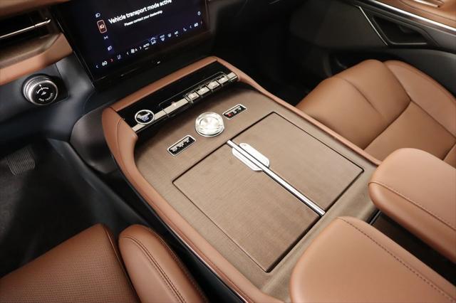 new 2025 Lincoln Navigator car, priced at $101,740