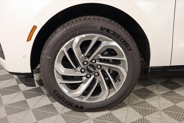 new 2025 Lincoln Navigator car, priced at $101,740