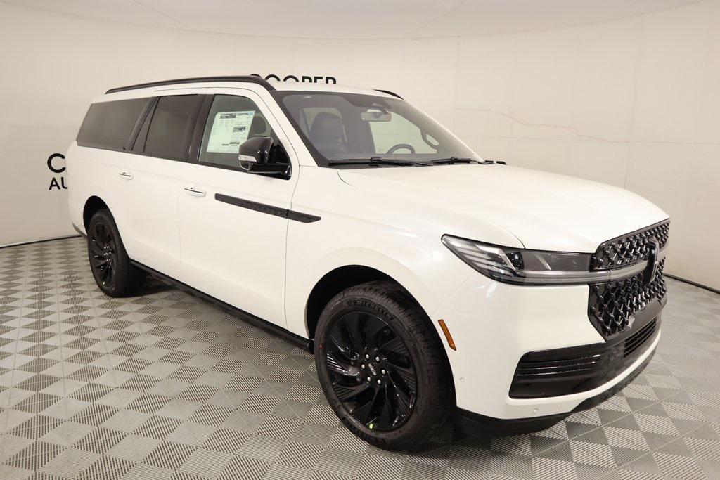 new 2025 Lincoln Navigator car, priced at $105,038