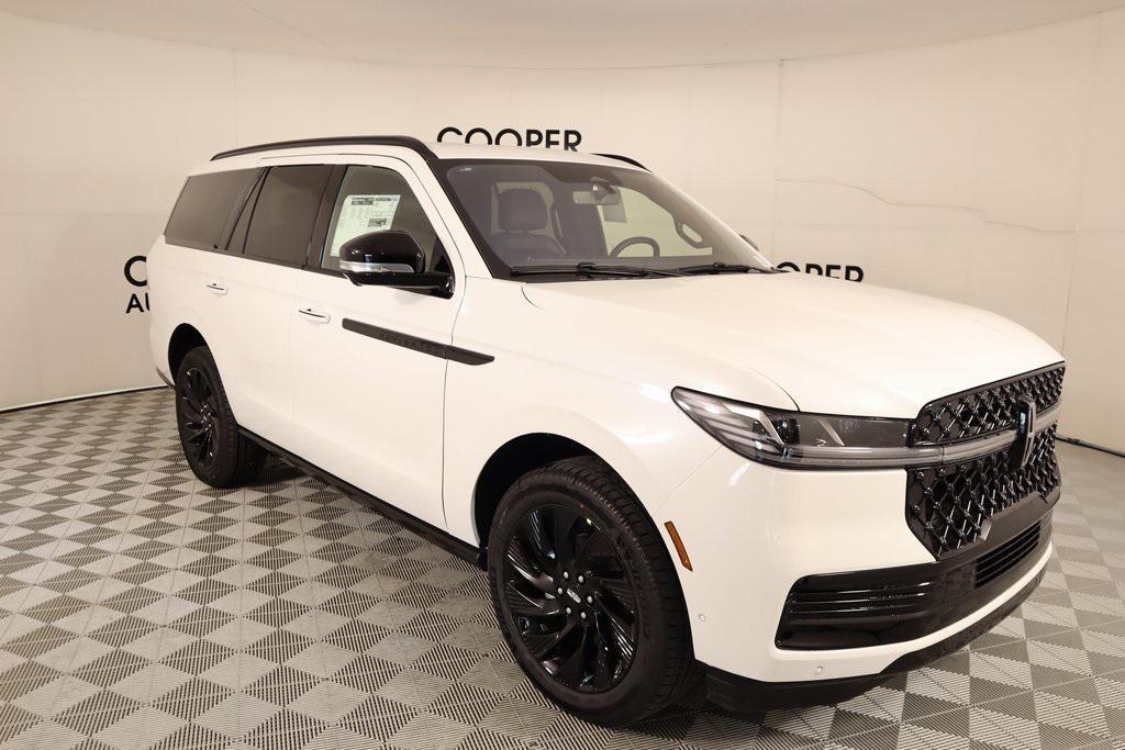 new 2025 Lincoln Navigator car, priced at $105,926