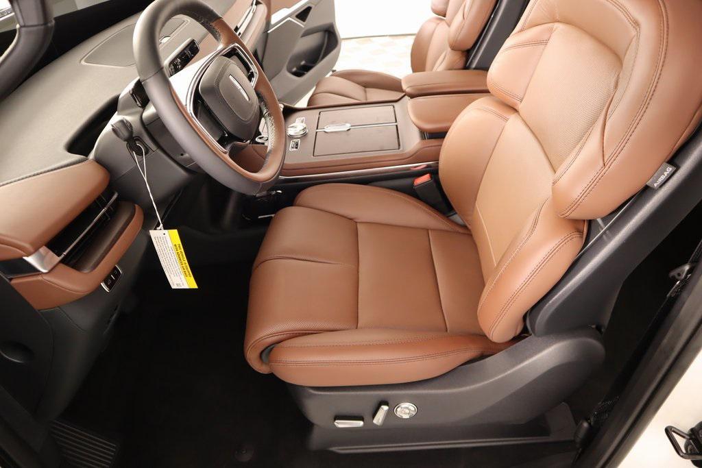 new 2025 Lincoln Navigator car, priced at $101,693
