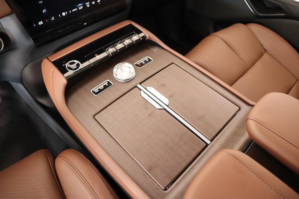 new 2025 Lincoln Navigator car, priced at $101,693