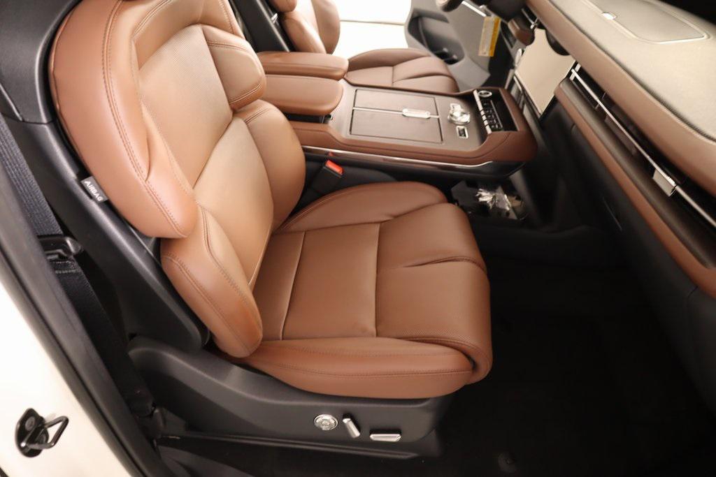 new 2025 Lincoln Navigator car, priced at $101,693