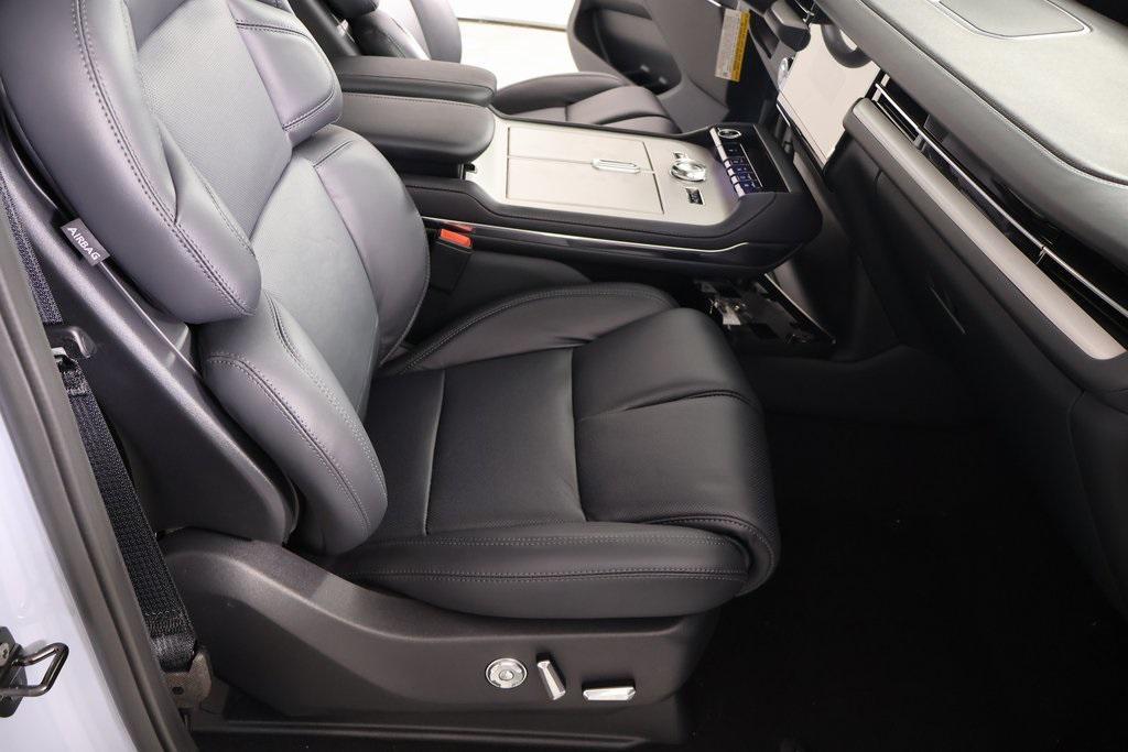 new 2025 Lincoln Navigator car, priced at $99,206