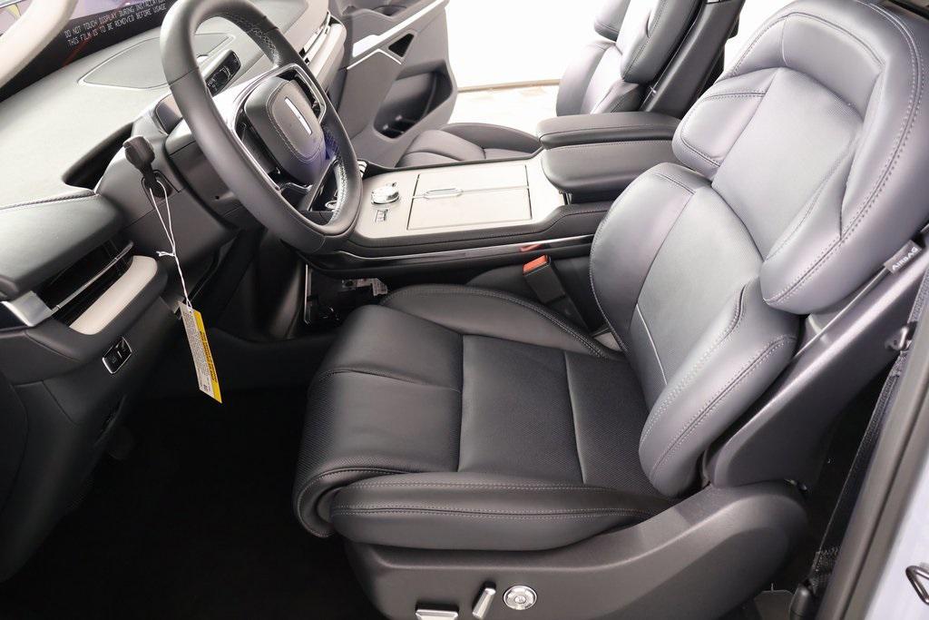 new 2025 Lincoln Navigator car, priced at $99,206
