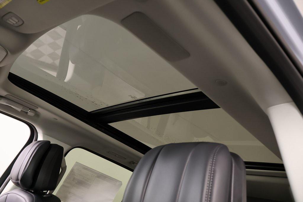 new 2025 Lincoln Navigator car, priced at $99,206
