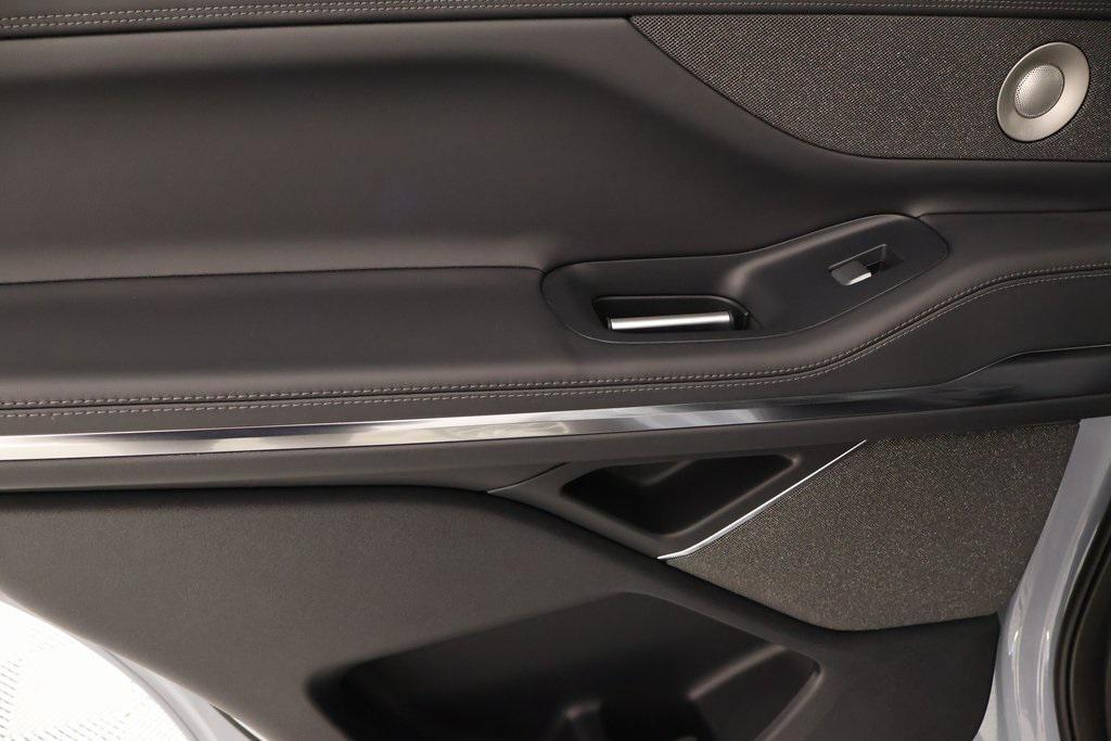 new 2025 Lincoln Navigator car, priced at $99,206