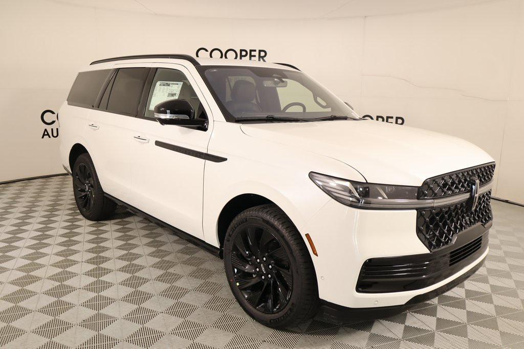 new 2025 Lincoln Navigator car, priced at $105,778