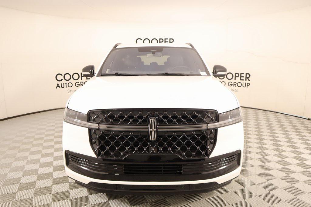 new 2025 Lincoln Navigator car, priced at $105,778