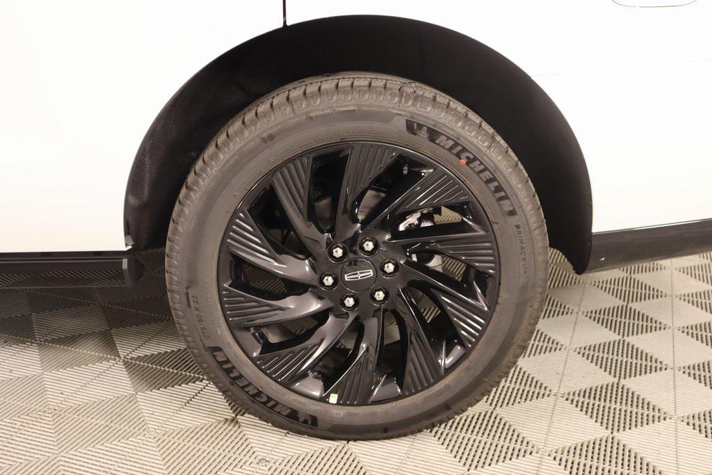 new 2025 Lincoln Navigator car, priced at $105,778
