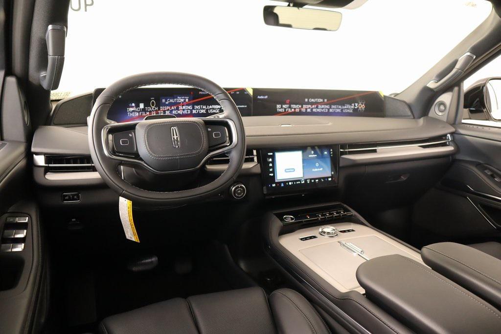 new 2025 Lincoln Navigator car, priced at $105,778